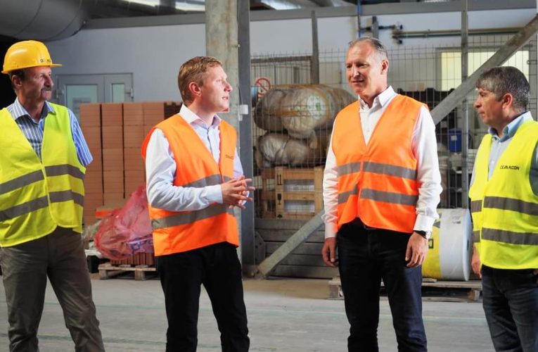 Șeful județului Sălaj în vizită la fabricile Cemacon