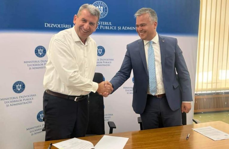 Primarul Dan Ghiurco a semnat contractul pentru canalizare în Var, Rona, Husia și Cuceu