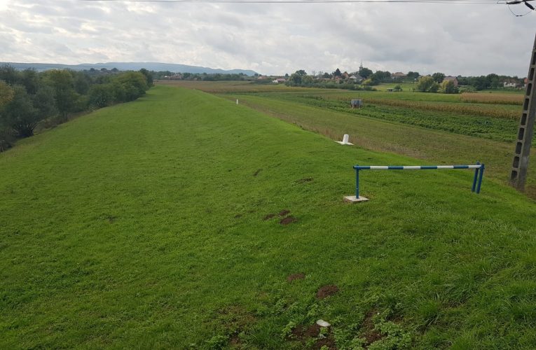 Avertisment ABA Someș-Tisa: Nu circulați cu vehicule sau animale pe diguri!