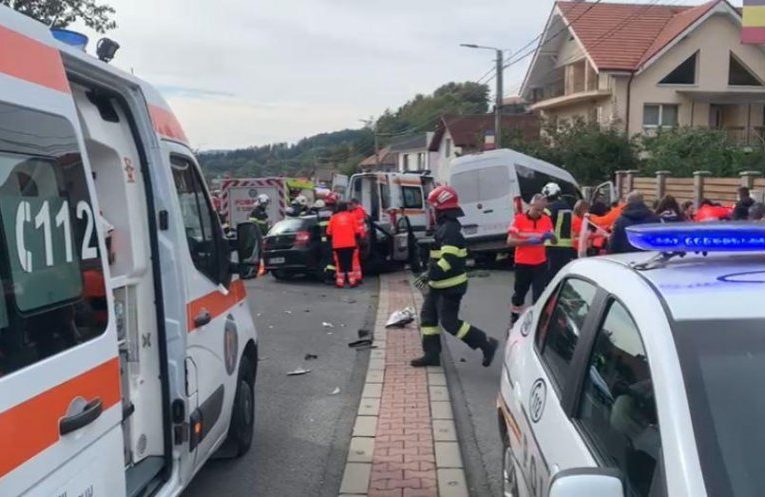 Un sălăjean implicat într-un accident grav în Cluj. 16 victime au fost transportate la spital