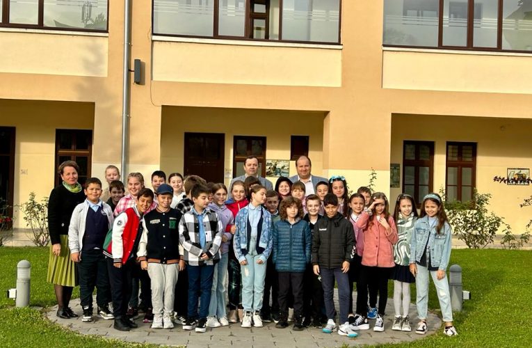 Elevii de la Școala Gim. „Gh. Lazăr” Zalău în vizită la Consiliul Județean Sălaj