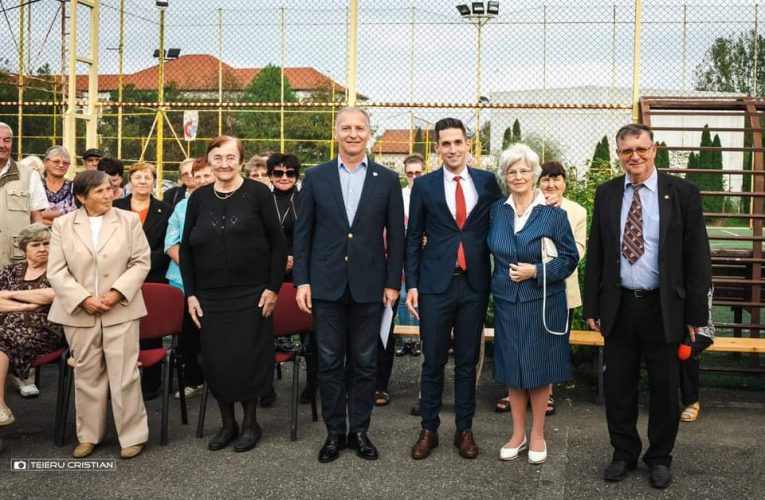 Vârstnicii din Șimleu Silvaniei sărbătoriți de administraţia locală
