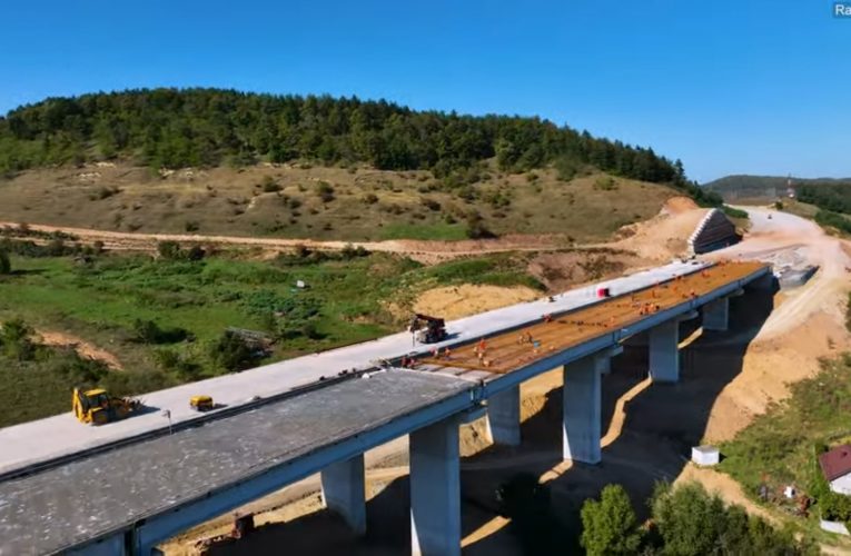 VIDEO: UMB construiește în Transilvania o „autostradă viaduct”
