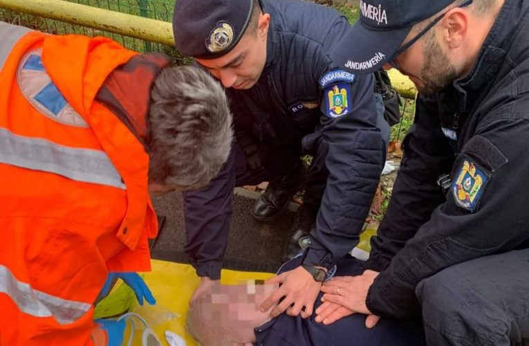 Doi jandarmi sălăjeni au salvat viața unui bărbat găsit inconștient pe stradă