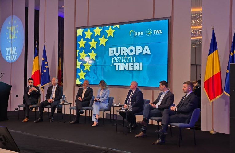 Lideri ai PNL Sălaj, în frunte cu președintele Dinu Iancu-Sălăjanu, prezenți la Conferința „Europa în fiecare localitate”