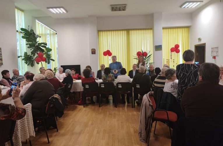 Beneficiarii centrelor de zi din Zalău sărbătoriți de conducerea Primăriei