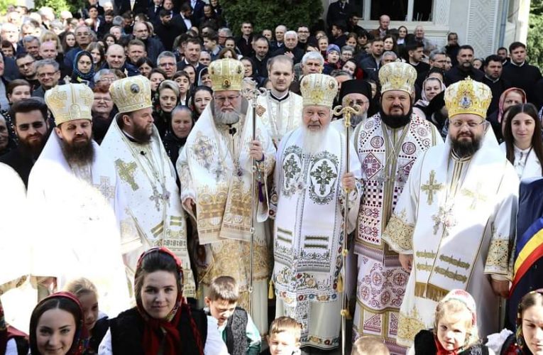 Episcopul Sălajului PS Petroniu a slujit la Mănăstirea Rohia