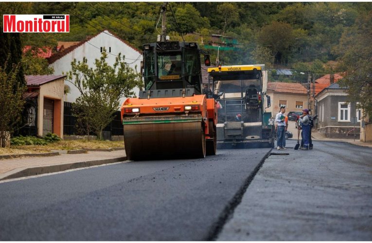 VIDEO | Se asfaltează strada Nicolae Bălcescu din Șimleu Silvaniei