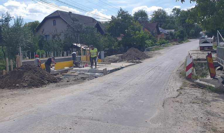 Se lucrează la refacerea podului de pe str Cetății din Ortelec