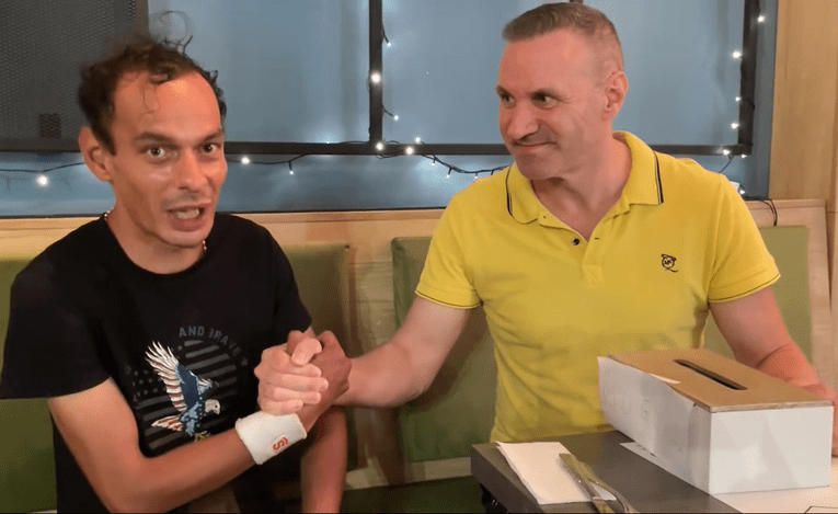 Poveste emoționantă la Zalău cu Alin Oprea (Talisman) și Mugurel, un om crescut la orfelinat