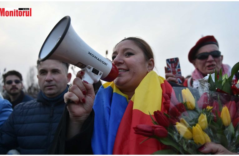 Protest în fața CCR. Diana Șoșoacă îndeamnă la mobilizarea simpatizanților