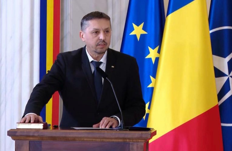 Moțiune AUR împotriva ministrului Educației. Daniel David a anunțat că demisionează