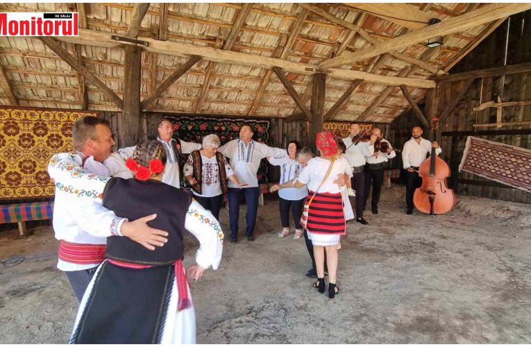 VIDEO| Fii satului Doh păstrează vii tradițiile locale prin “Danţu’ la şură” ajuns la ediția a III-a