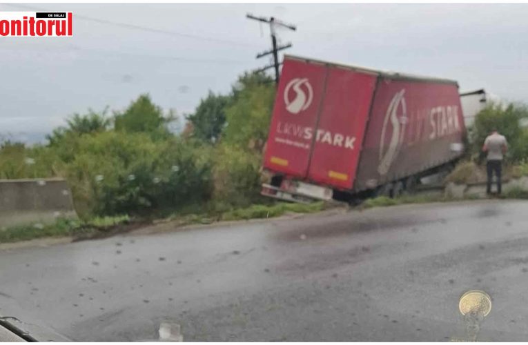 Accident la Nușfalău! Un camion a rupt un parapet din beton