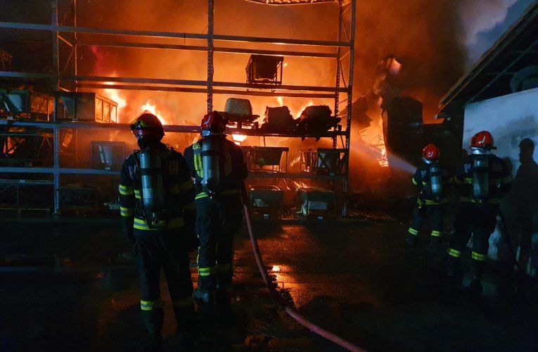 Incendiu devastator la Fibrex din Crasna