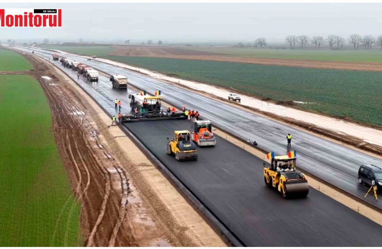 VIDEO| Se toarnă asfalt pe lotul Chiribiș – Biharia, parte din Autostrada Transilvania