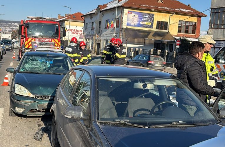 O femeie a provocat un carambol cu 4 autoturisme în Zalău