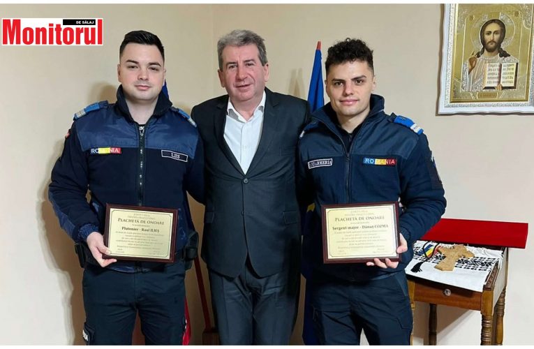 Primarul Dan Ghiurco a răsplătit profesionalismul și curajul a doi jandarmi care au salvat o viață de om