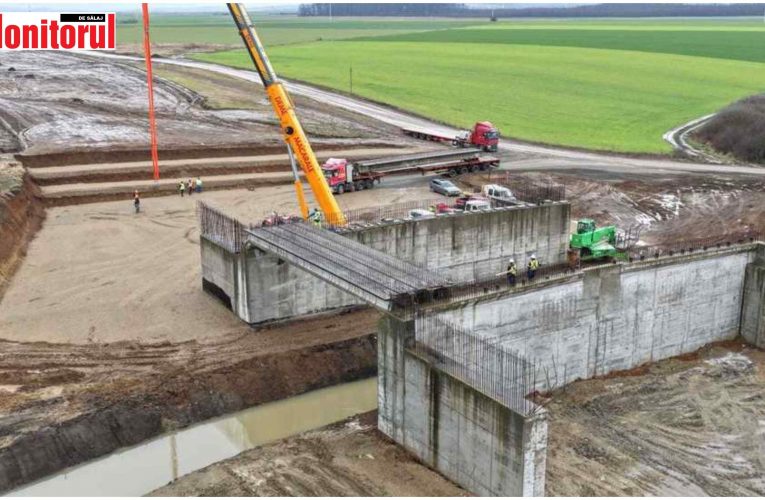 VIDEO| Turcii, cu peste 250 muncitori, ridică noi grinzi pe Autostrada Transilvania