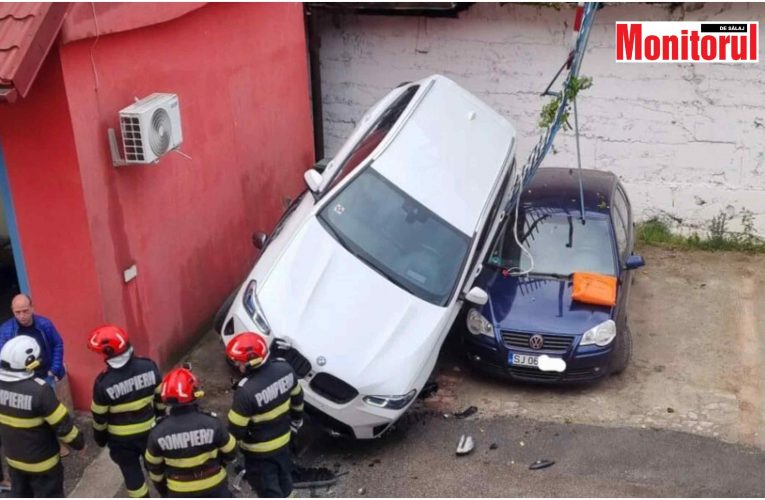 Accident spectaculos în curtea Ambulanței Sălaj