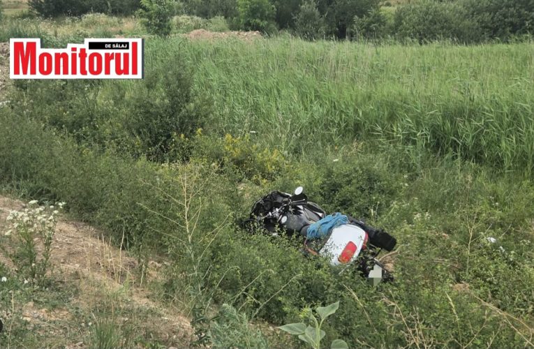 Un motociclist a ieșit în decor la ieșirea din Poarta Sălajului