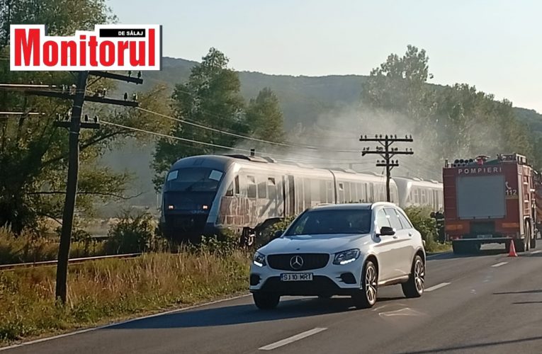 Un tren cu pasageri a luat foc lângă Jibou