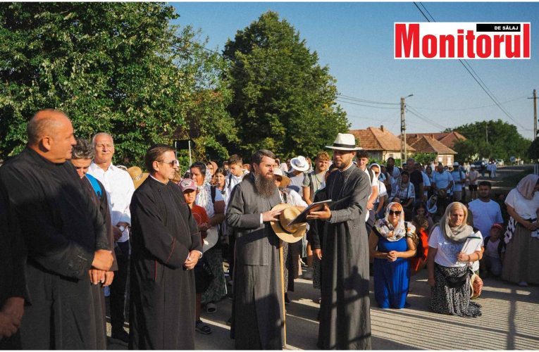 Peste 200 de pelerini din Sălaj au pornit pe jos spre Mănăstirea Nicula, însoțiți de Episcopul Benedict