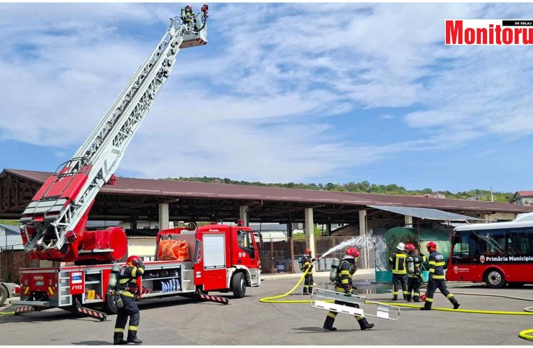 Incendiu puternic la autobaza Transurbis din Zalău! Scenariu ISU Sălaj